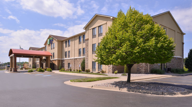 Holiday Inn Express Topeka I70 Wanamaker Exterior