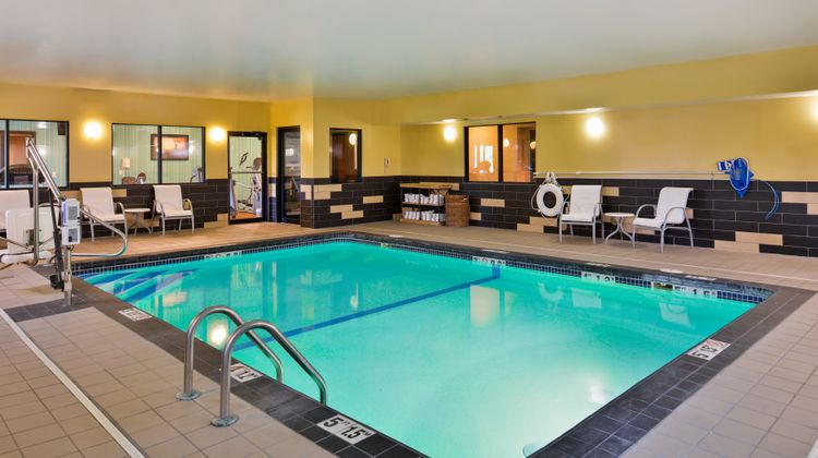 Holiday Inn Express Topeka I70 Wanamaker Pool