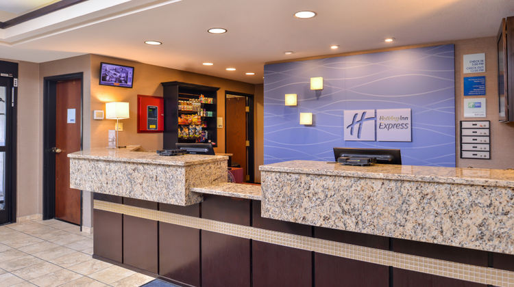 Holiday Inn Express Topeka I70 Wanamaker Lobby