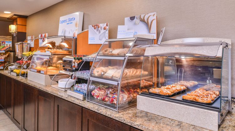 Holiday Inn Express Topeka I70 Wanamaker Restaurant