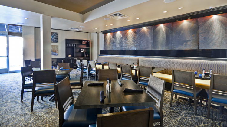 Holiday Inn Detroit Metro Airport Restaurant