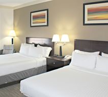 Holiday Inn Express Suites Room