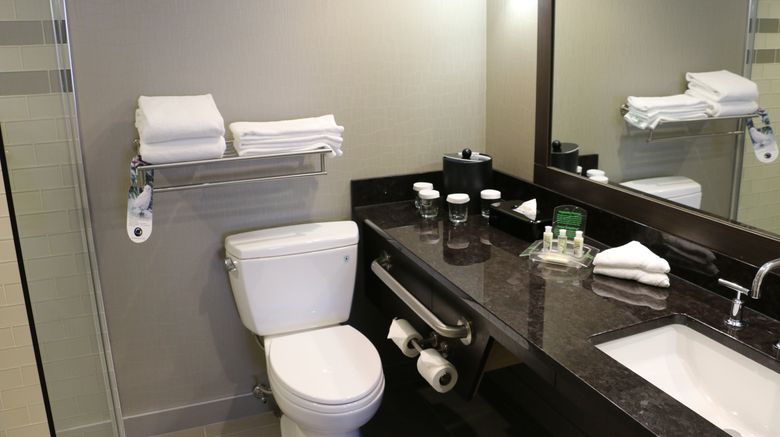 <b>Holiday Inn Calgary Airport Room</b>. Images powered by <a href="https://www.leonardoworldwide.com/" title="Leonardo Worldwide" target="_blank">Leonardo</a>.