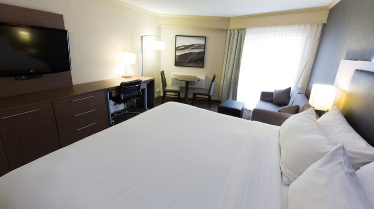 Holiday Inn Express Edmonton Downtown Room