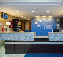 Holiday Inn Express Topeka I70 Wanamaker Lobby