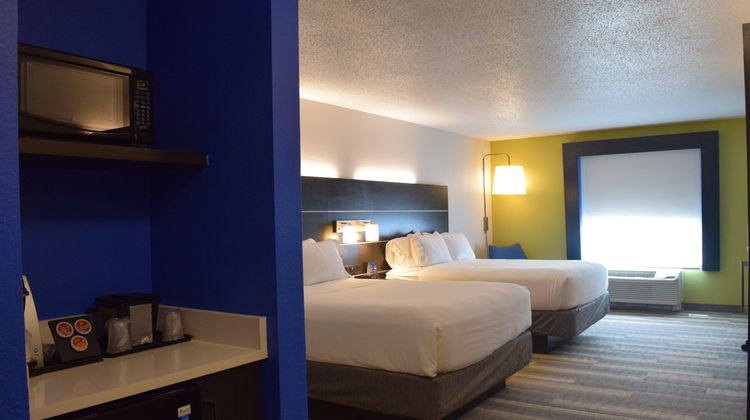 Holiday Inn Express Hotel & Suites Room