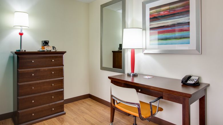 <b>Hotel Indigo Chicago Vernon Hills Room</b>. Images powered by <a href="https://www.leonardoworldwide.com/" title="Leonardo Worldwide" target="_blank">Leonardo</a>.