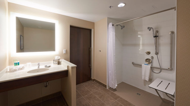 Holiday Inn Express/Suites St Johns Arpt Room