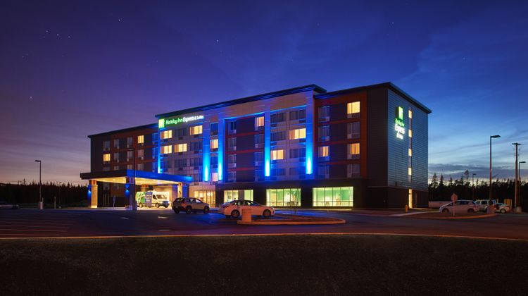Holiday Inn Express/Suites St Johns Arpt Exterior