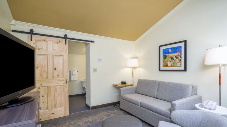 Holiday Inn Suite