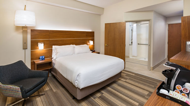 Holiday Inn Express Hotel & Suites Room