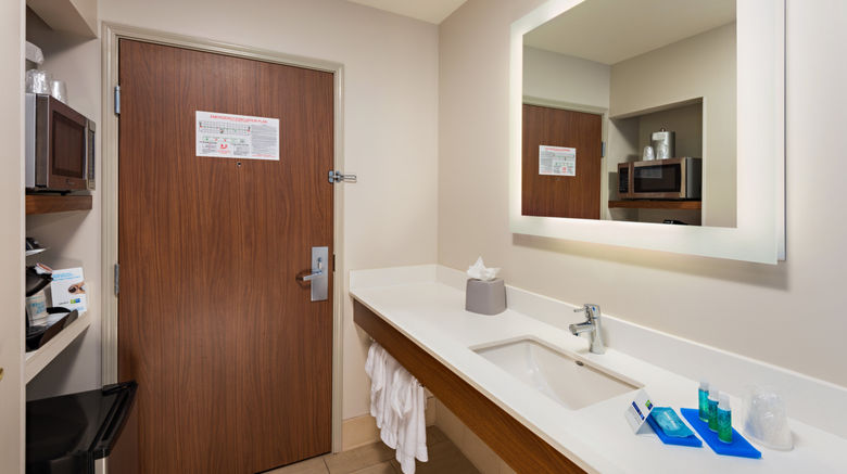 <b>Holiday Inn Express Hotel & Suites Room</b>. Images powered by <a href="https://www.leonardoworldwide.com/" title="Leonardo Worldwide" target="_blank">Leonardo</a>.