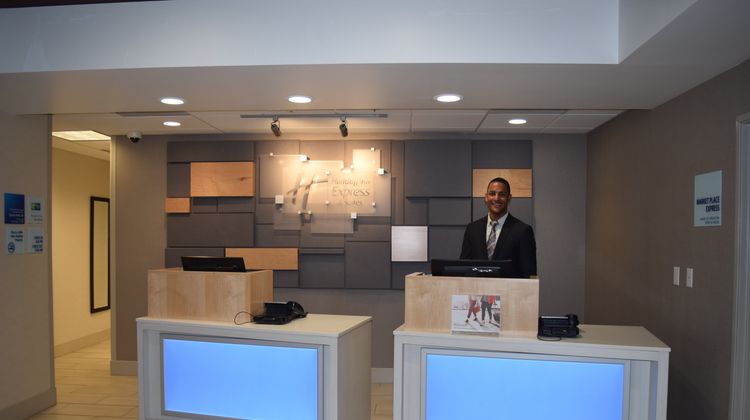 Holiday Inn Express Hotel & Suites Lobby