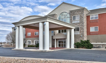 Holiday Inn Express Hotel & Suites