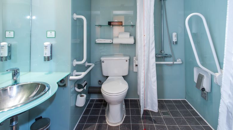 <b>Holiday Inn London-West Room</b>. Images powered by <a href="https://www.leonardoworldwide.com/" title="Leonardo Worldwide" target="_blank">Leonardo</a>.
