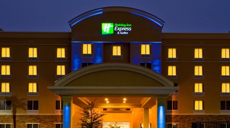 Holiday Inn Express Hotel & Suites Largo Exterior