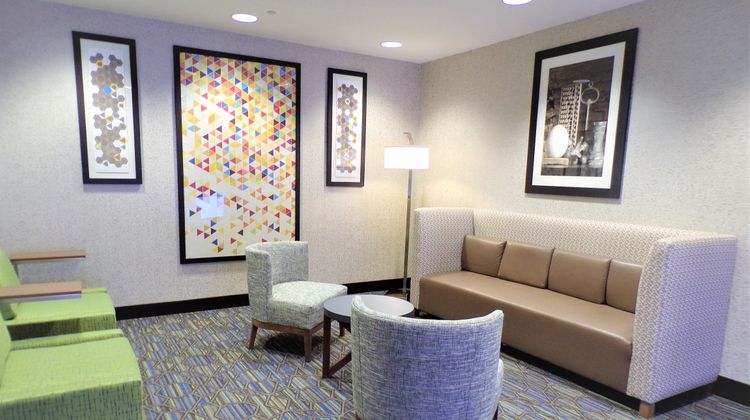 Holiday Inn Express Hotel & Suites Largo Lobby