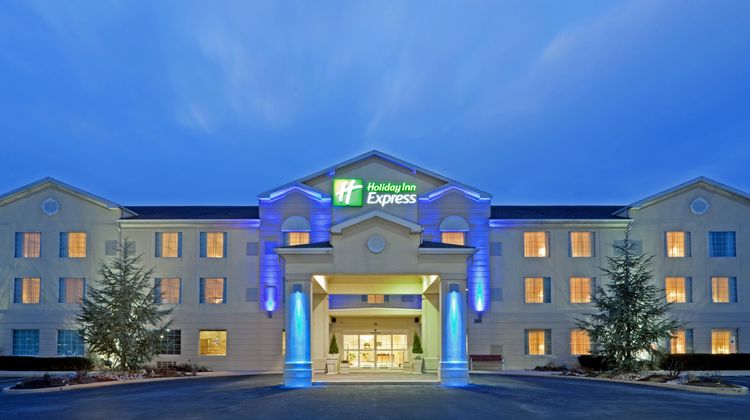 Holiday Inn Express & Suites Reading Exterior