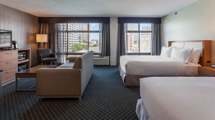 Holiday Inn Chicago North-Evanston Suite