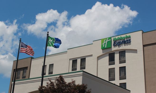 Holiday Inn Express Exterior