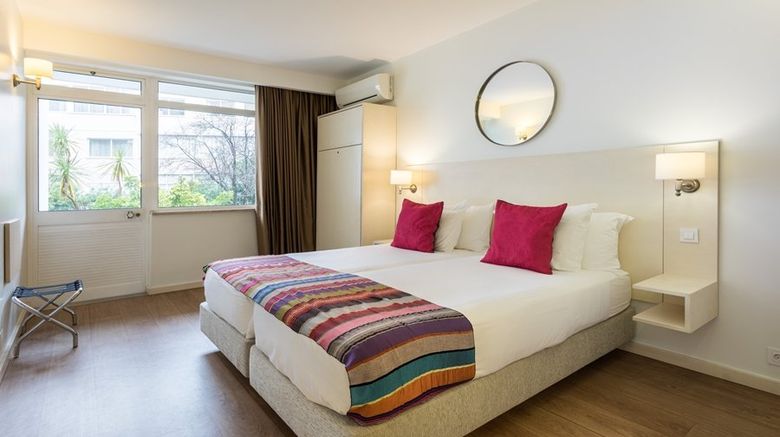 <b>Londres Estoril / Cascais Room</b>. Images powered by <a href="https://www.leonardoworldwide.com/" title="Leonardo Worldwide" target="_blank">Leonardo</a>.