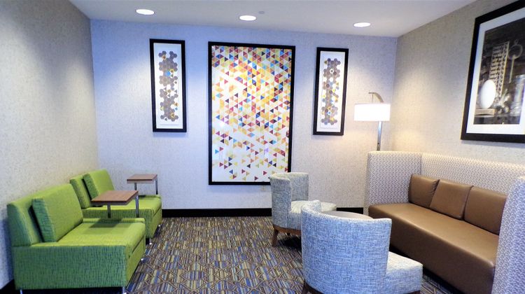 Holiday Inn Express Hotel & Suites Largo Lobby