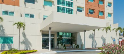 Holiday Inn Express Manzanillo Exterior