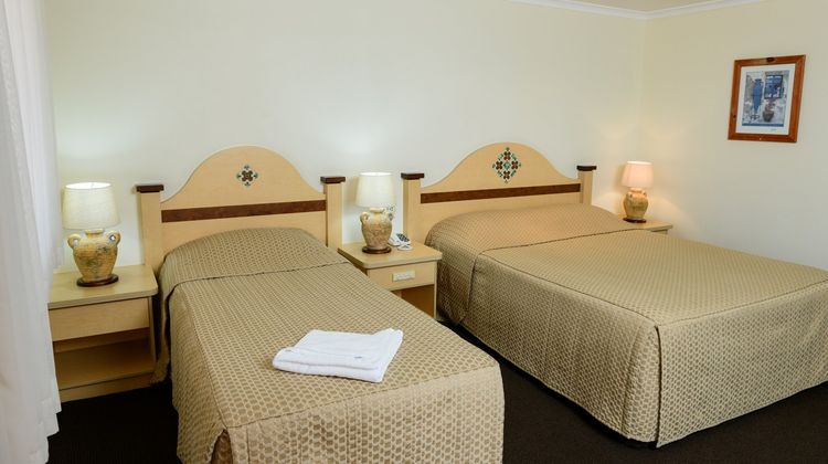 Villa Mirasol Motor Inn Room