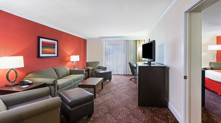 Holiday Inn Tyler-Conference Center Suite