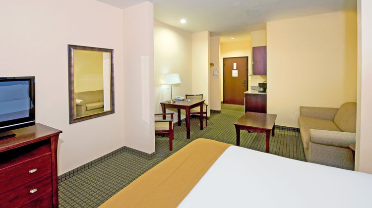 Holiday Inn Express Willcox Suite