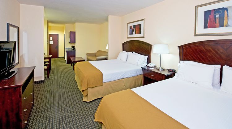 Holiday Inn Express Willcox Suite