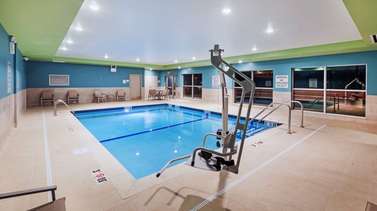 Holiday Inn Express & Suites Overland Pk Pool