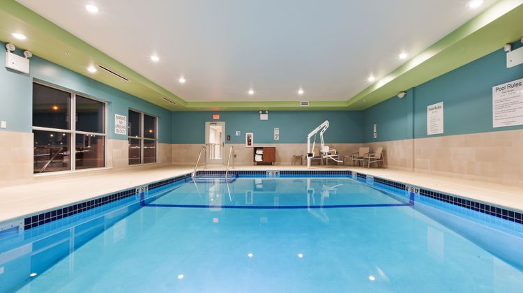 Holiday Inn Express & Suites Overland Pk Pool
