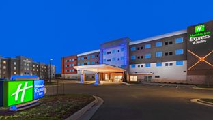 Holiday Inn Express & Suites Overland Pk