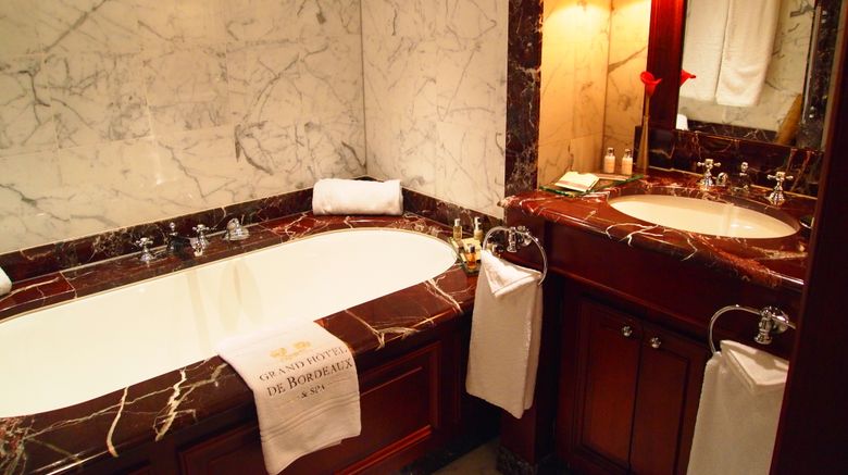 <b>InterContinental Bordeaux Le Grand Hotel Room</b>. Images powered by <a href="https://www.leonardoworldwide.com/" title="Leonardo Worldwide" target="_blank">Leonardo</a>.