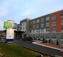 Holiday Inn Express & Suites Pittsburgh Exterior