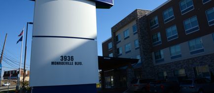 Holiday Inn Express & Suites Pittsburgh Exterior