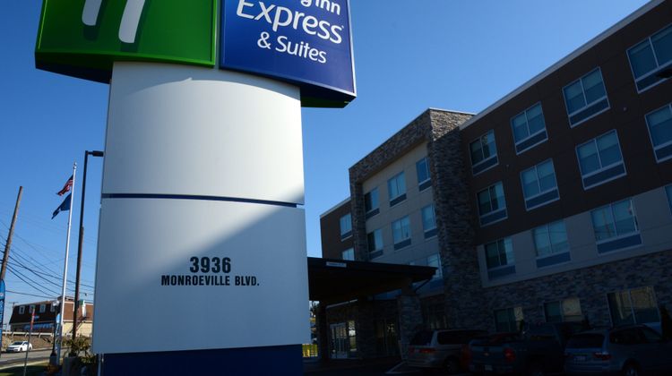 Holiday Inn Express & Suites Pittsburgh Exterior