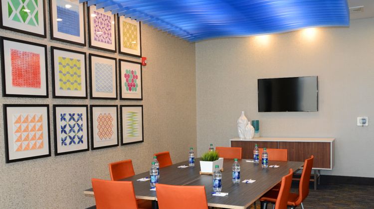 Holiday Inn Express & Suites Pittsburgh Meeting