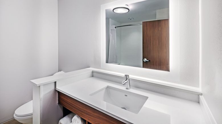 <b>Holiday Inn Express & Suites Chanute Room</b>. Images powered by <a href="https://www.leonardoworldwide.com/" title="Leonardo Worldwide" target="_blank">Leonardo</a>.