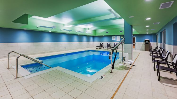 Holiday Inn Express & Suites Chanute Pool