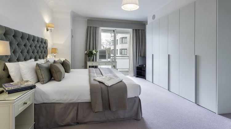 Arlington House Apts Room