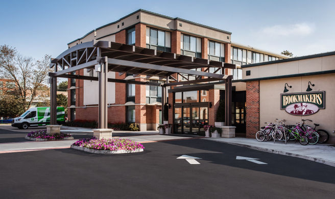 Holiday Inn Saratoga Springs Exterior