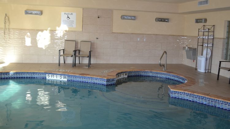 Holiday Inn Express Hotel & Stes Pool