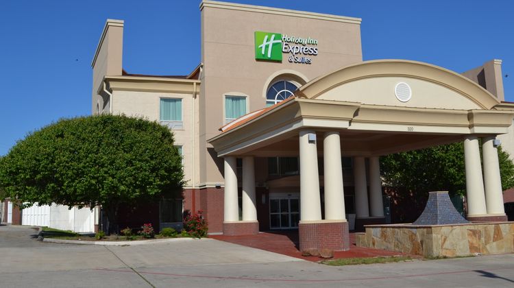 Holiday Inn Express Hotel & Stes Exterior