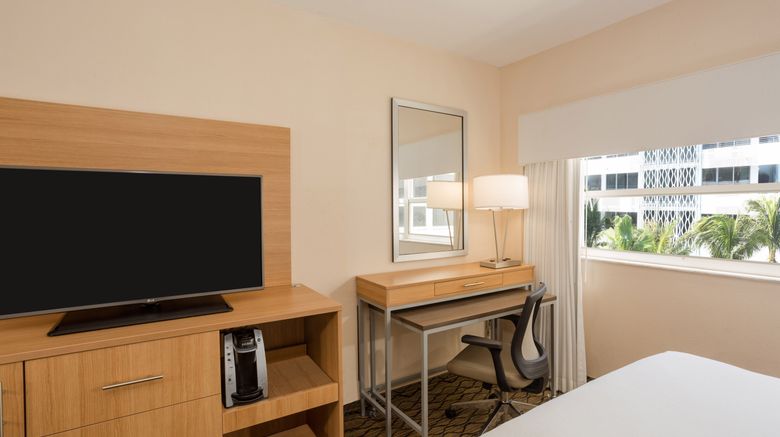 <b>Holiday Inn Miami Beach-Oceanfront IHG Room</b>. Images powered by <a href="https://www.leonardoworldwide.com/" title="Leonardo Worldwide" target="_blank">Leonardo</a>.
