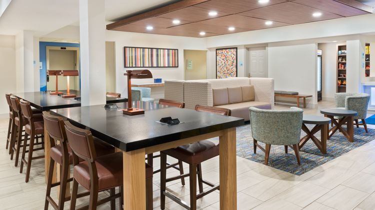 Holiday Inn Exp & Stes Columbus Apt E Restaurant