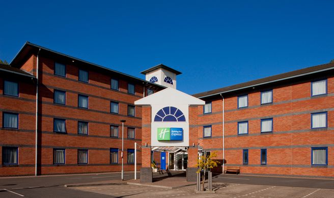 Holiday Inn Express Droitwich Spa Exterior
