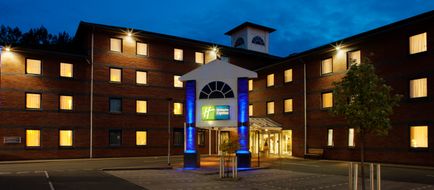Holiday Inn Express Droitwich Spa Exterior