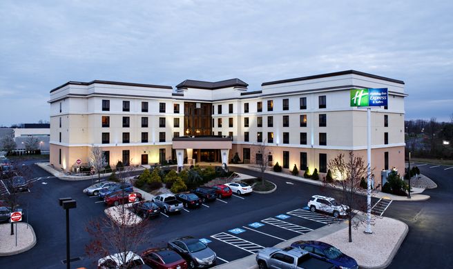 Holiday Inn Express/Stes Harrisburg W Exterior
